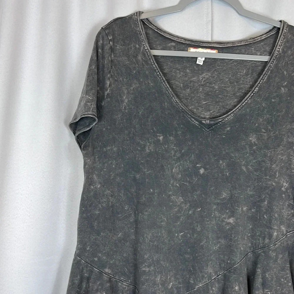Anthropologie Eri + Ali V-Neck Short Sleeve Top Size M - Picture 3 of 7